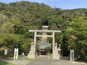 参道の石段は１４８段