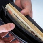 一万円がぎっしりの財布